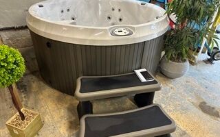 Jacuzzi J210 (Year 2020)