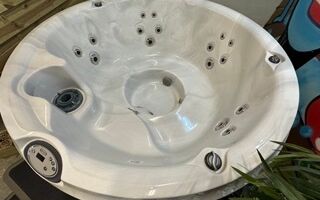 Jacuzzi J210 (Year 2020)