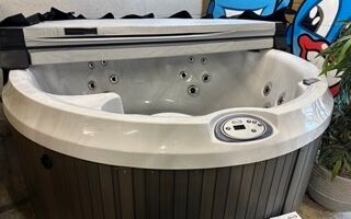 Jacuzzi J210 (Year 2020)