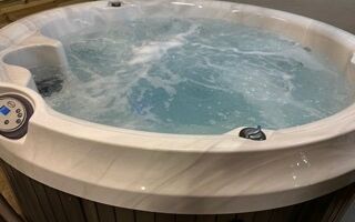 Jacuzzi J210 (Year 2020)