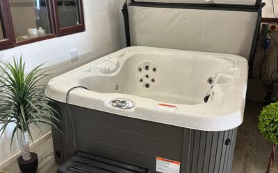 Getaway 4 Seat Hot Tub 13 Amp (Normal Plug Socket) (Age 2022)