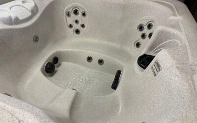 Getaway 4 Seat Hot Tub 13 Amp (Normal Plug Socket) (Age 2022)