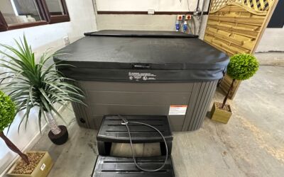 Getaway 4 Seat Hot Tub 13 Amp (Normal Plug Socket) (Age 2022)